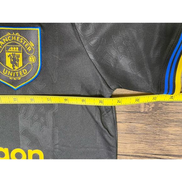 Manchester United | Men’s Medium Alternative Jersey - Picture 4 of 7